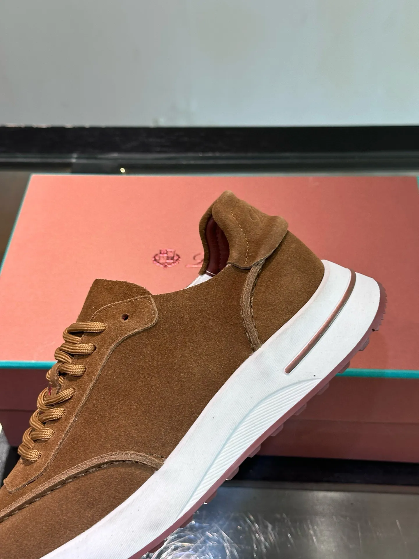 Factory price: 540💰Loro men's shoes💰iana niche Loro classic jogging shoes, men's lace-up casual shoes and sneakers, high-quality lightweight and comfortable fabrics, suitable for outdoor leisure, the color scheme is young and energetic, and it looks great with sportswear or casual suits! Size: 39-46 (customized sizes of 45 and 46 are non-refundable)